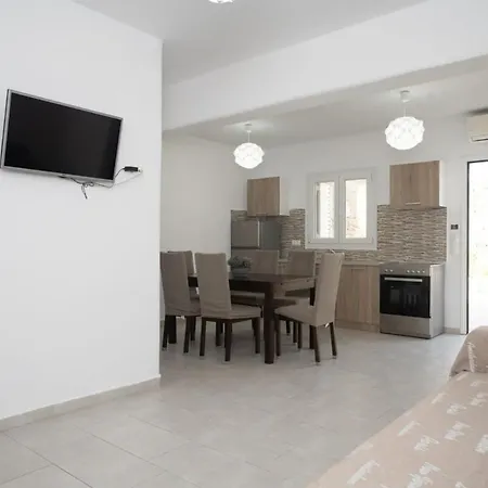 Dual Apts With Pool Ideal For 10 Guests In Mykonos